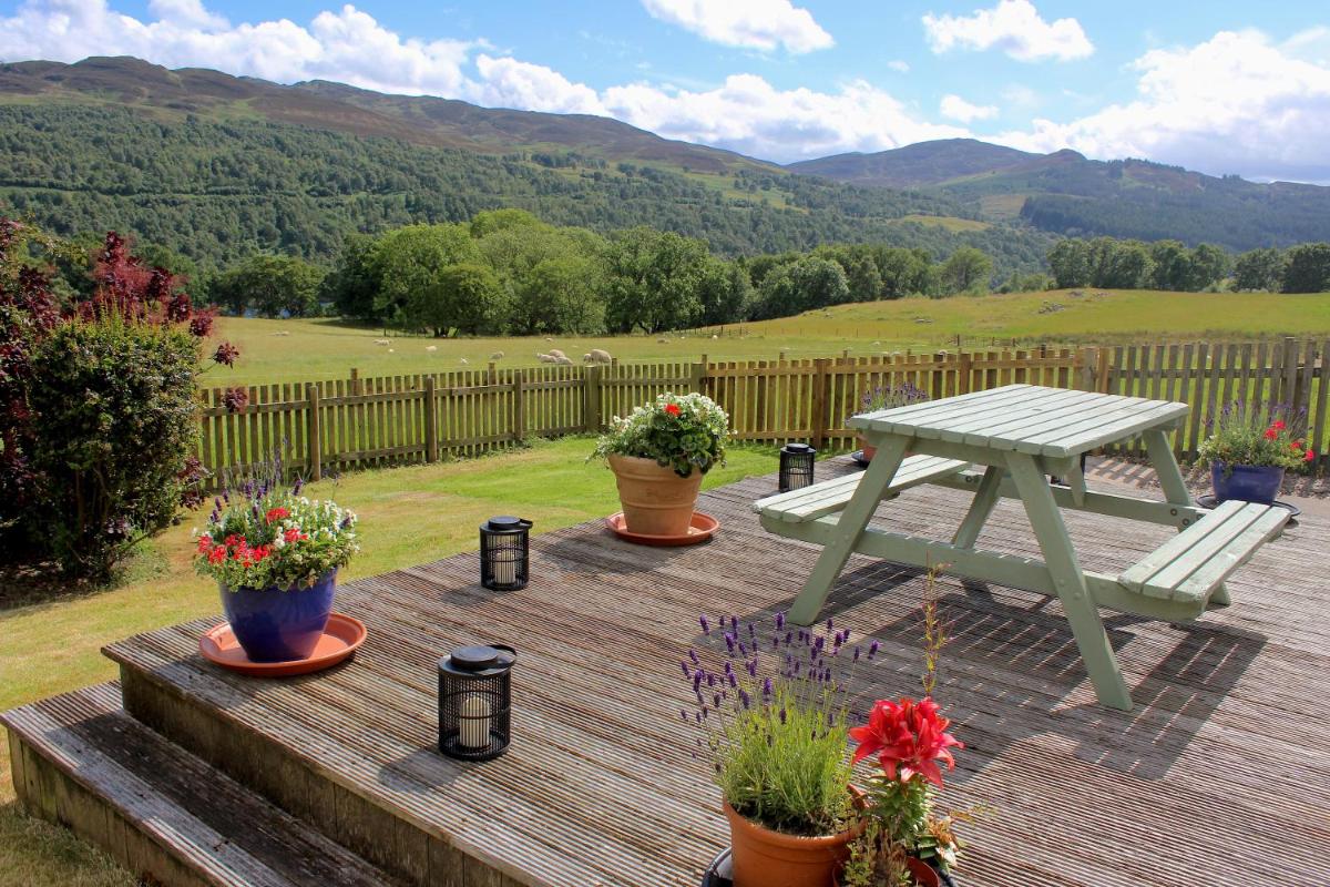 Borenich Farm Cottage, Private Loch Access - Housity