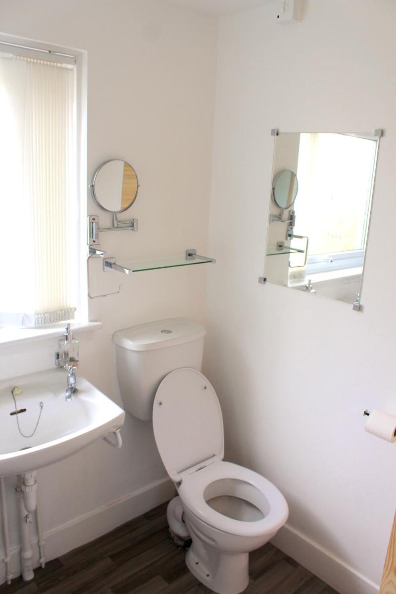 Borenich Farm Cottage, Private Loch Access - Housity