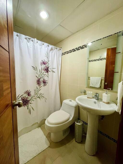 Suitetrails - Spacious and Cozy apartment in the City
