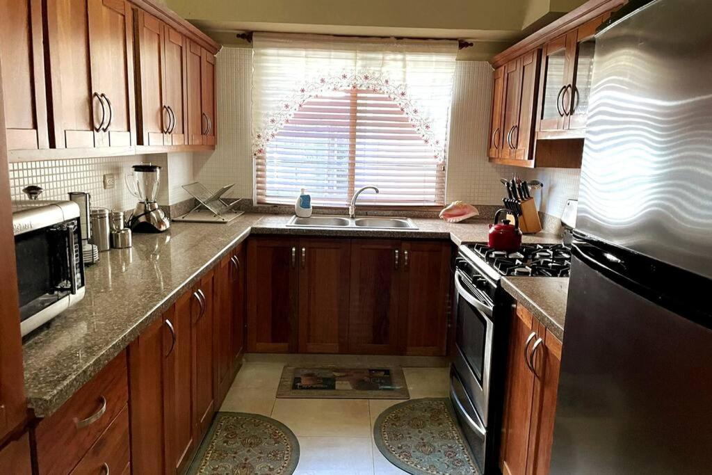 Suitetrails - Spacious and Cozy apartment in the City
