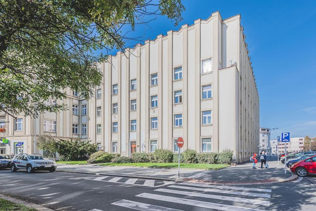 Carolina's Great Choice For Your Stay At Hradec Kralove - Housity
