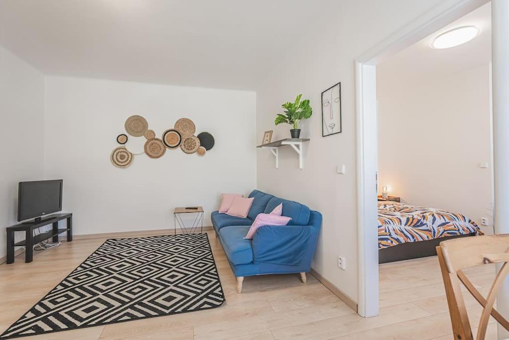 Carolina's Great Choice For Your Stay At Hradec Kralove - Housity