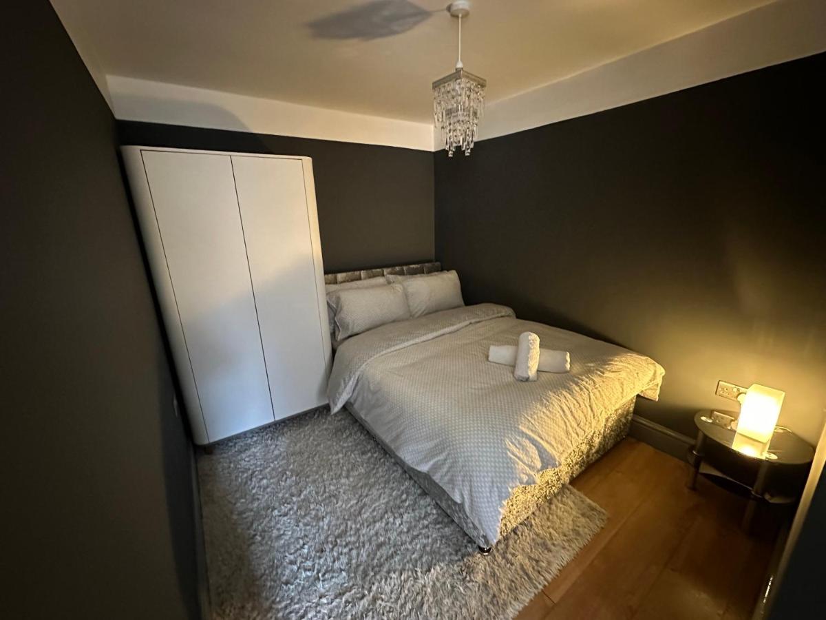 BRAND NEW LARGE Studio Flat! - Housity