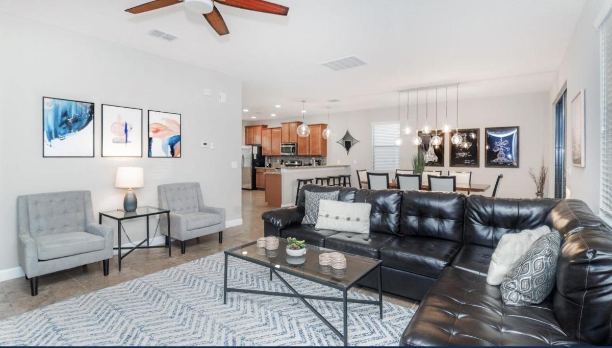 Elegant Andrew Pool Home - Housity