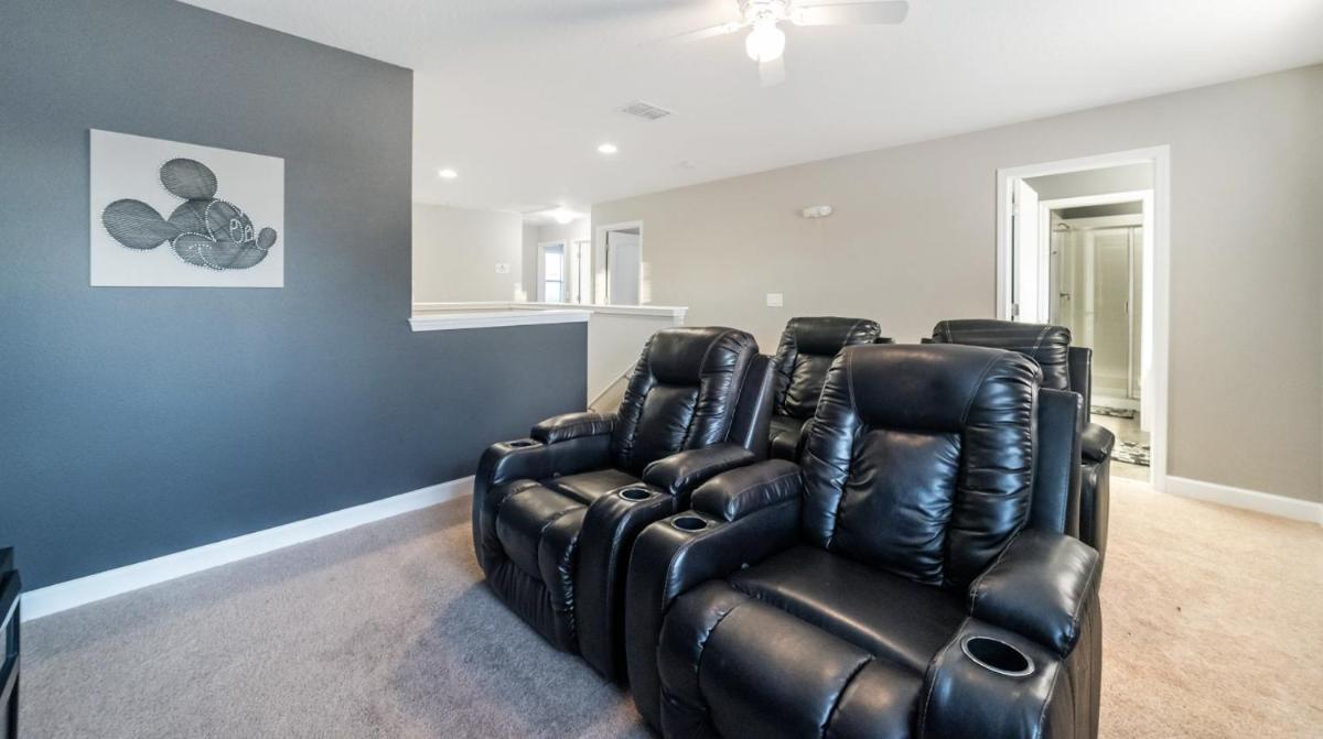 Elegant Andrew Pool Home - Housity