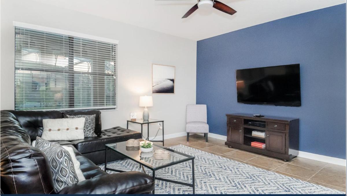 Elegant Andrew Pool Home - Housity