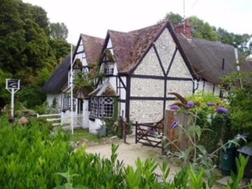 White Horse Inn - Housity