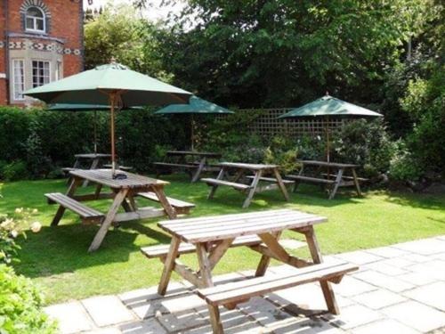 White Horse Inn - Housity