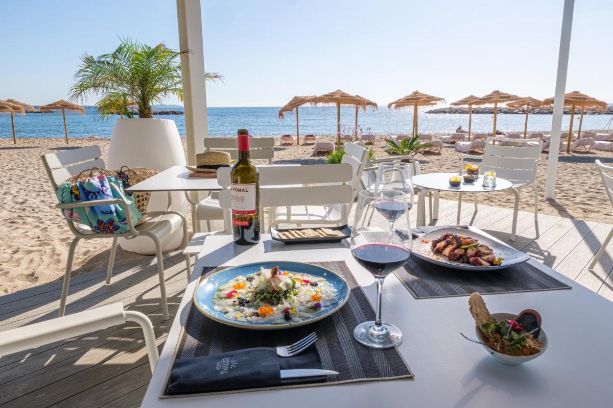 Comida en o cerca de este hotel