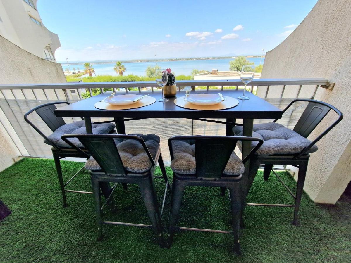Appartement 1ere ligne piscine terrasse au bord de la plage front de mer avec vélos - Housity