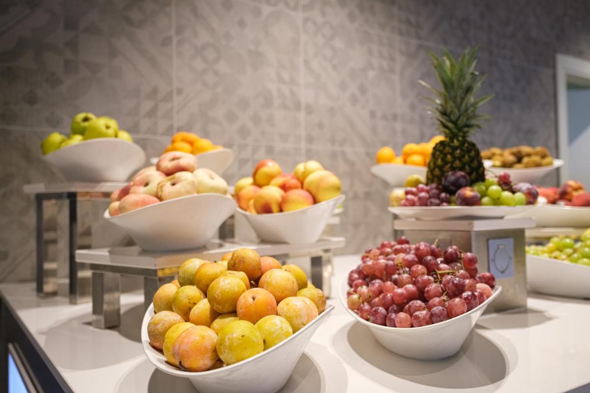 Comida en o cerca de este hotel