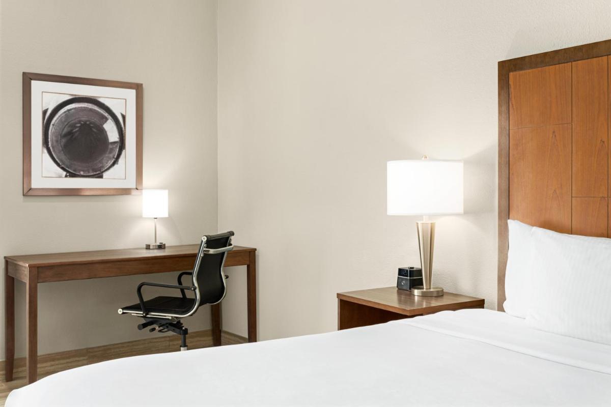 La Quinta by Wyndham Brownsville North - Housity