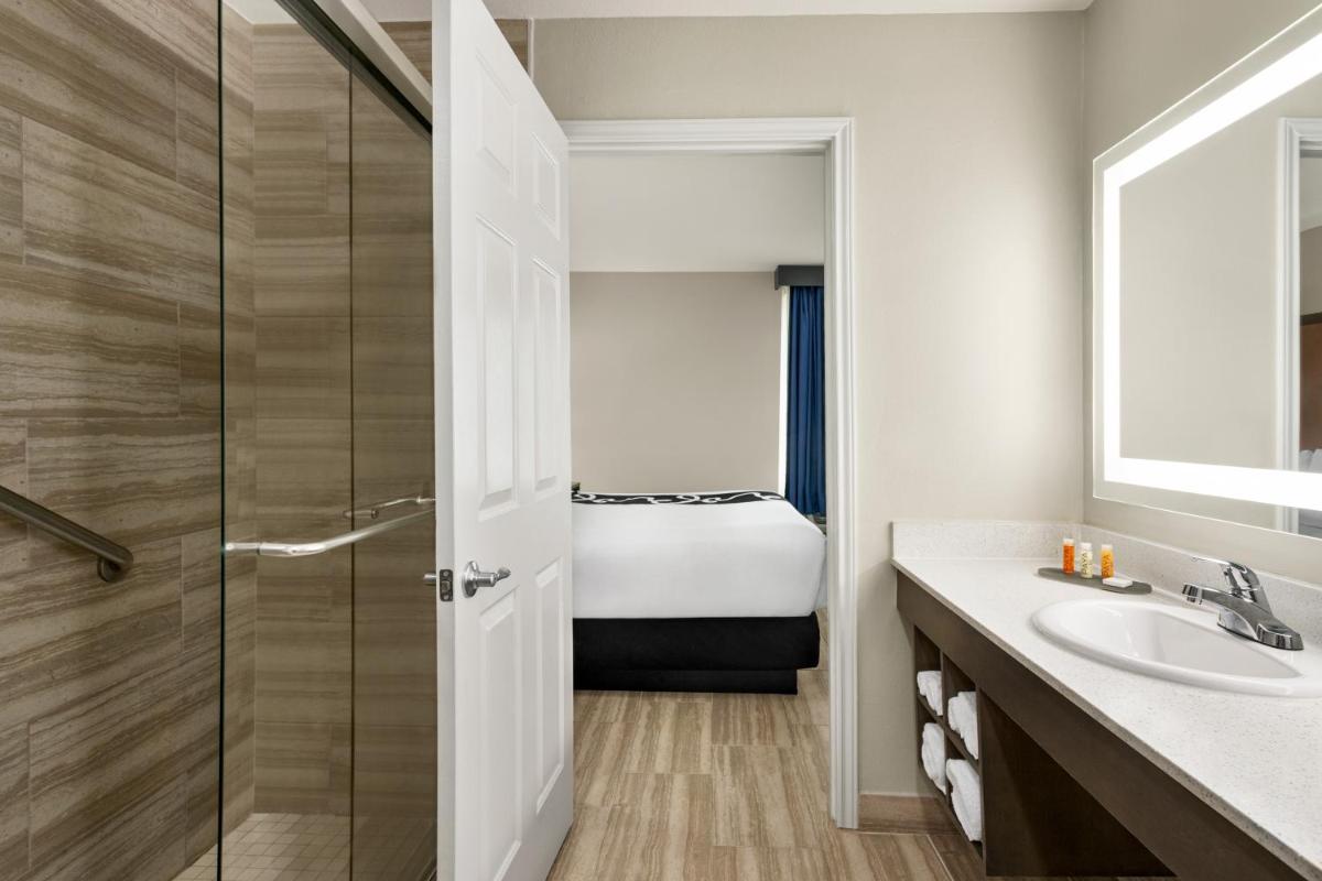 La Quinta by Wyndham Brownsville North - Housity