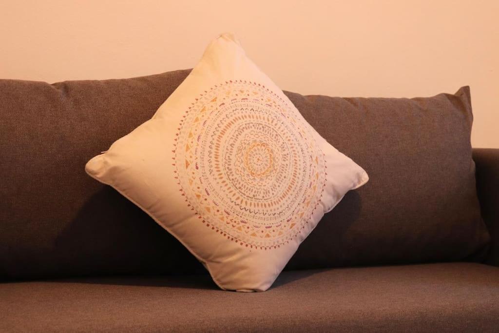 Cozy Family Stay with Free Parking and WiFi - Housity