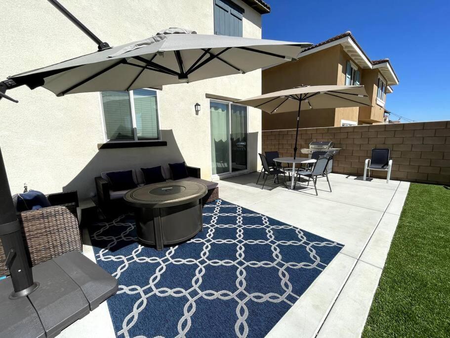Spacious Modern Home in Sierra Lakes Fontana - Housity