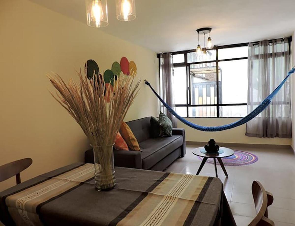 Casa cómoda con patio a 4 cuadras de la catedral. - Housity