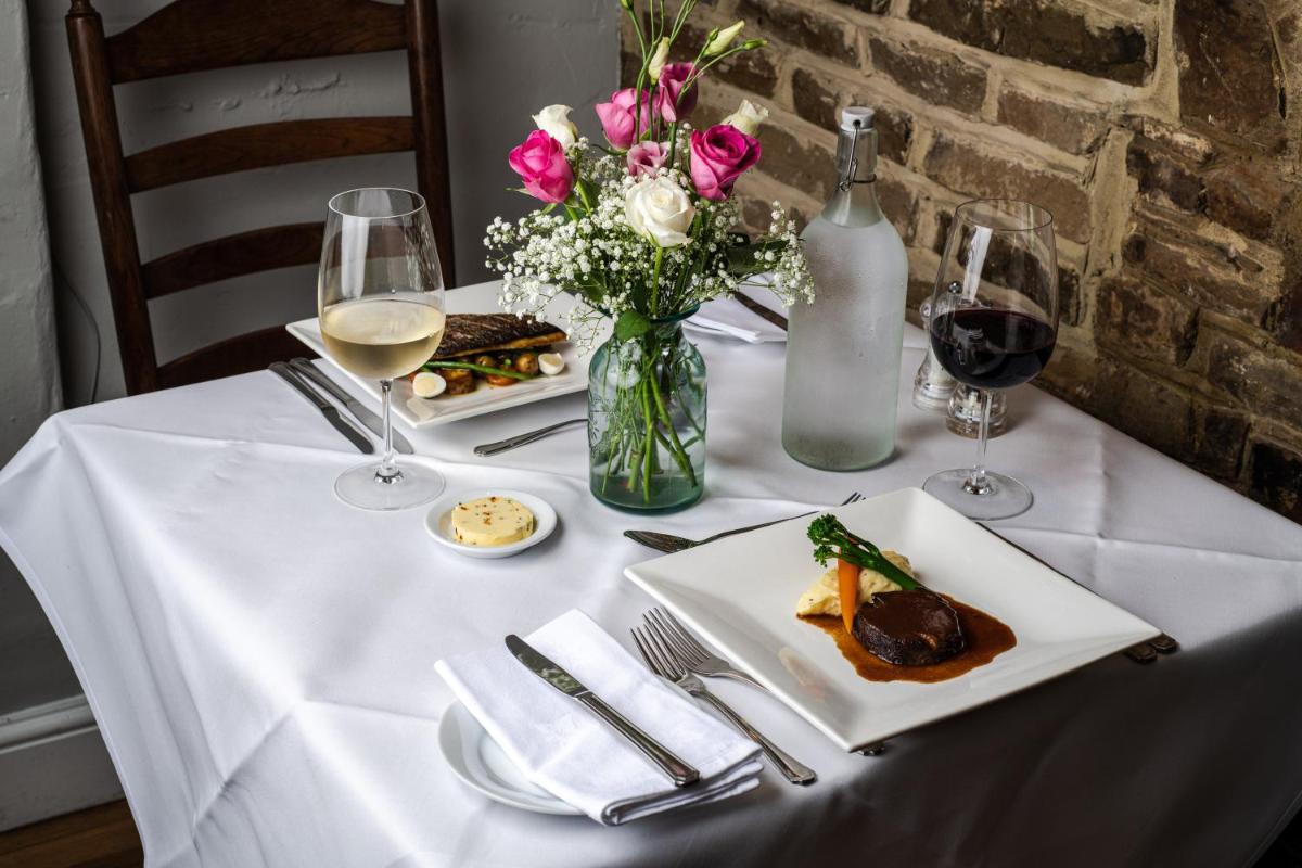 Random Hall - Housity