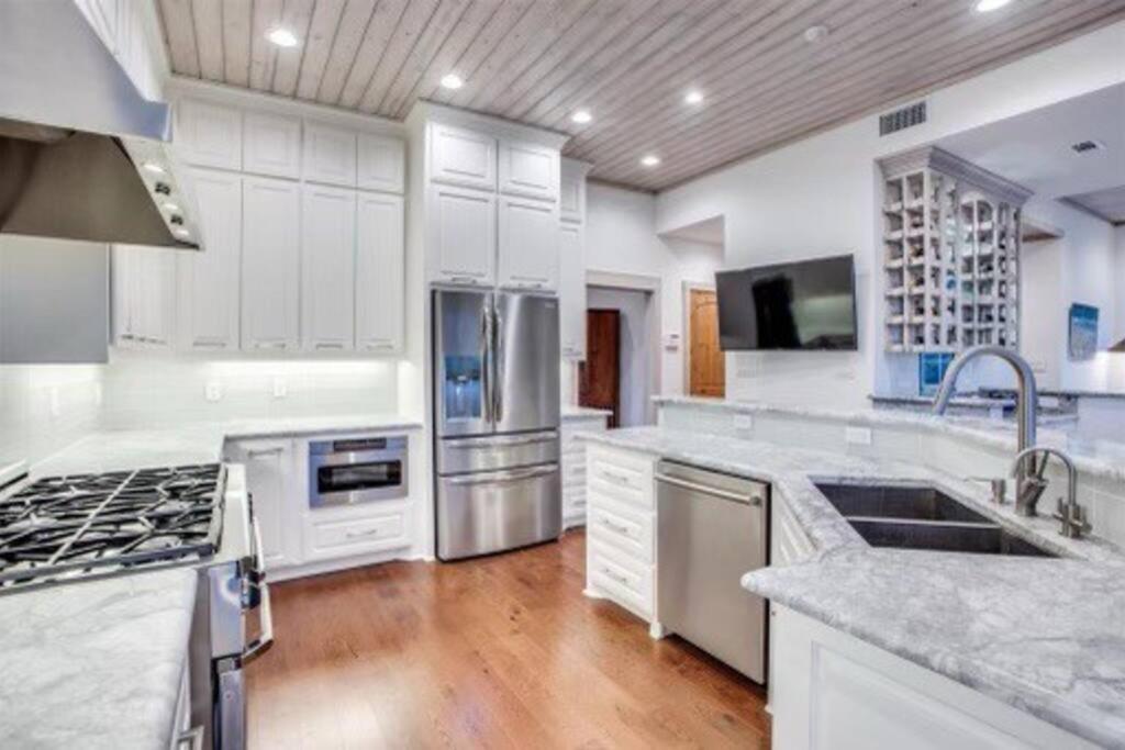 Lakepoint Resort - Housity