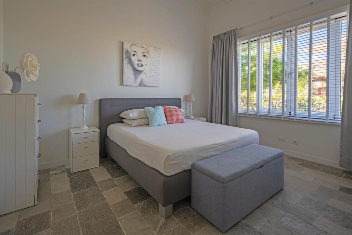 Majestic Retreat Five-Bedroom Estate - Housity