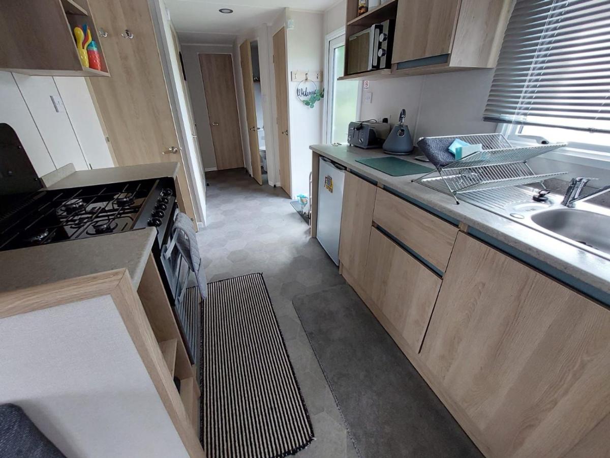 Havens Combe Haven Holiday Park Caravan Hire - The Ridge 275 - Housity