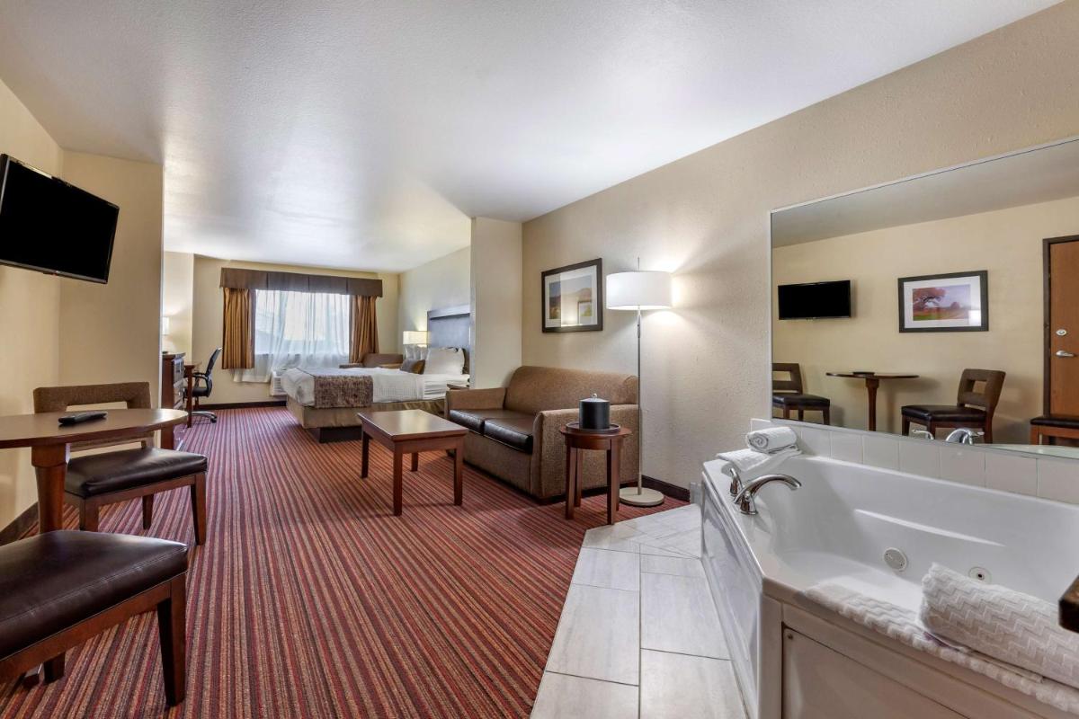 Best Western PLUS Sparta Trail Lodge - Housity