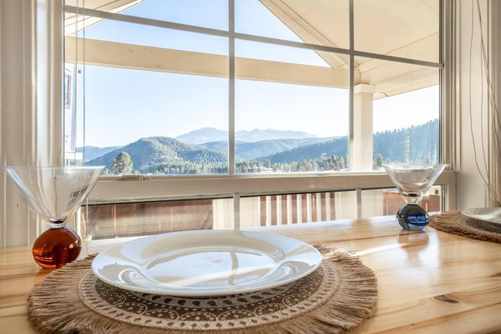 NEW! Boutique TinyHome w/Direct View of PikesPeak! - Housity
