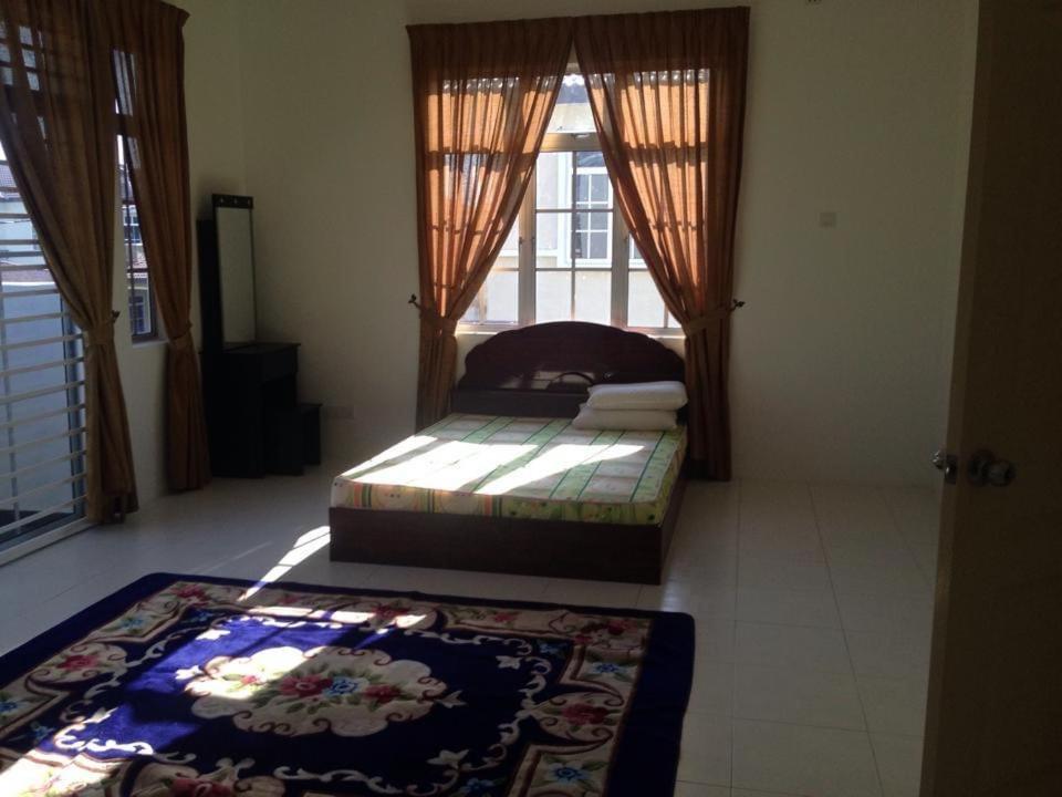 Restu Homestay - Housity