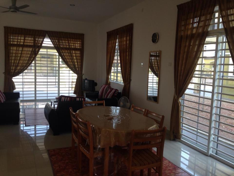 Restu Homestay - Housity