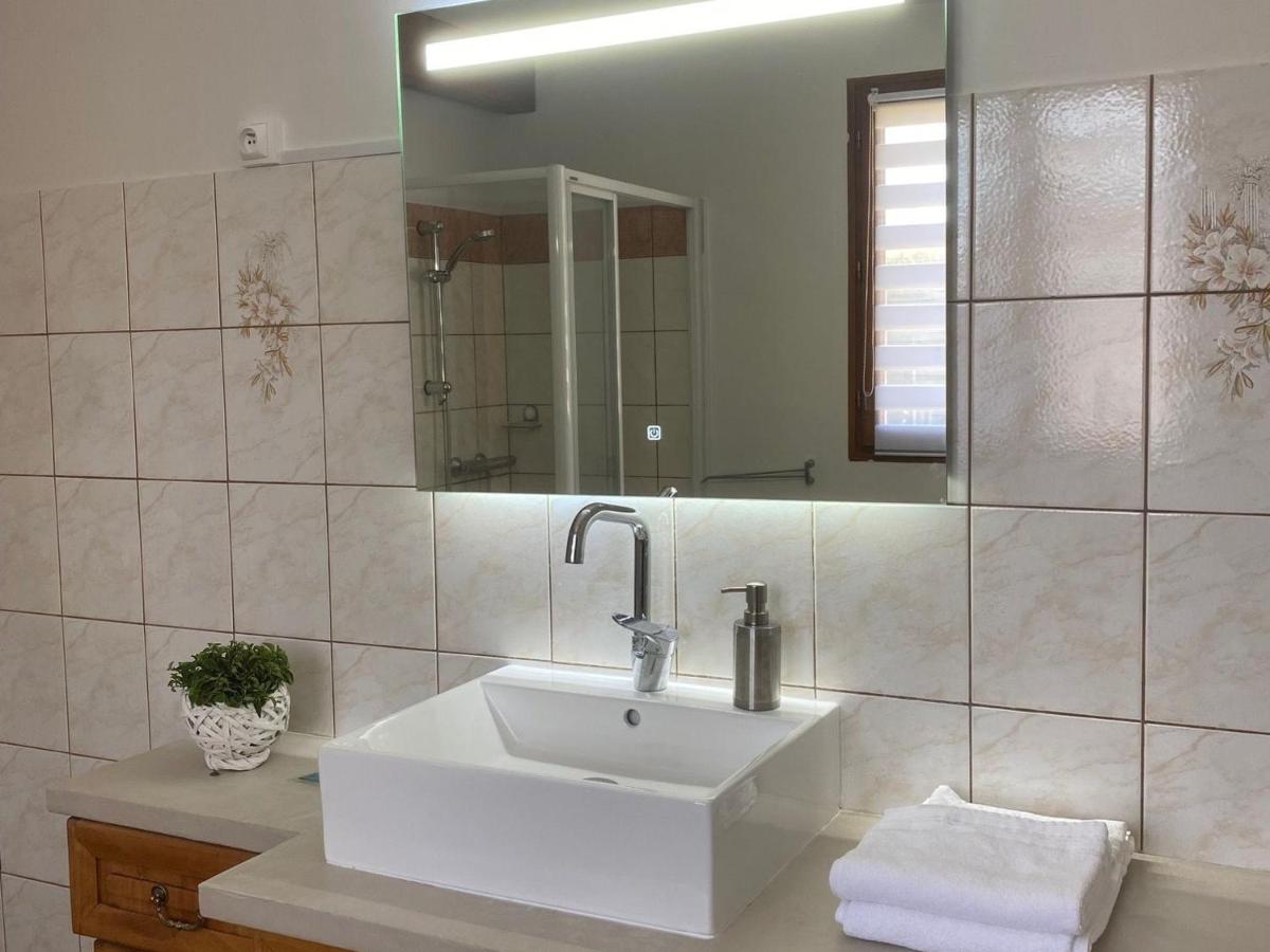 Chalet rénové avec jardin, terrasse, équipement fitness et proche centre-ville - FR-1-585-88 - Housity