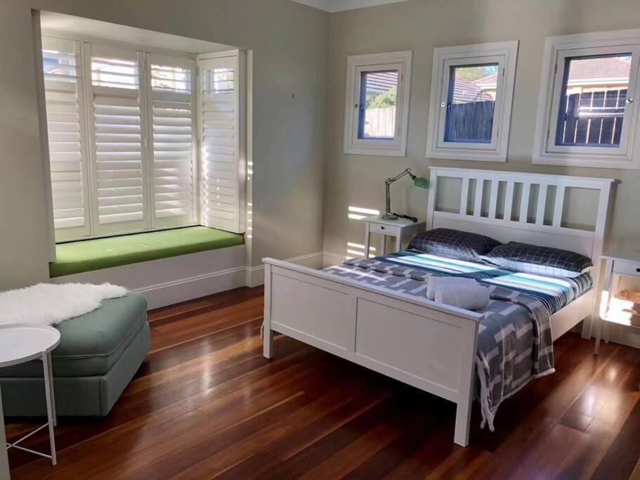 Suitetrails - 19a Kiama Cozy 3 bedroom House Next to Beach