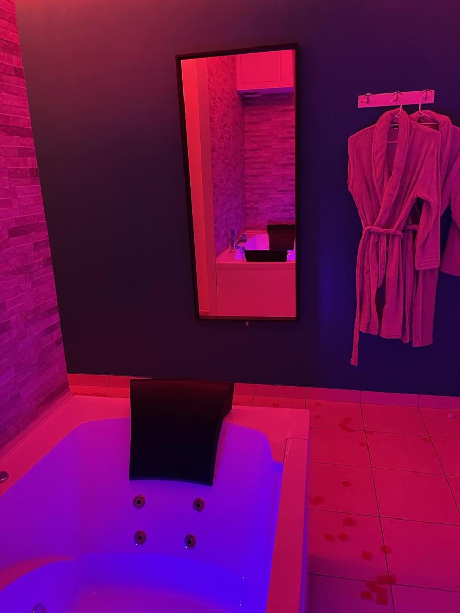 Suitetrails - SPA Enzo Appartement avec Jacuzzi Privatif