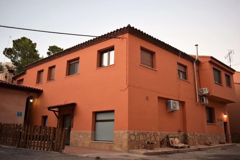 Suitetrails - La Buhardilla. Aparcamiento exterior privado