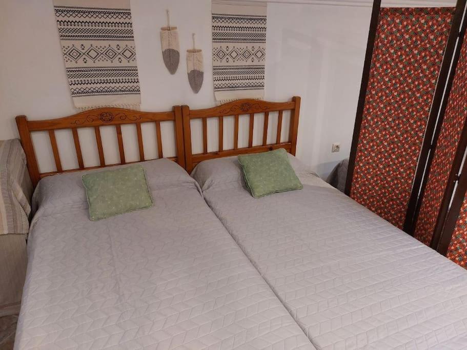 Suitetrails - La Buhardilla. Aparcamiento exterior privado