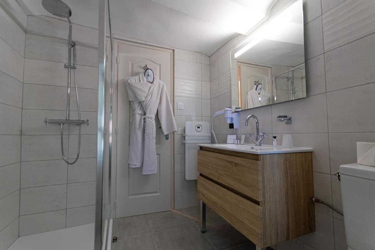 Salle de bains dans l'établissement Le Domaine Du Colombier