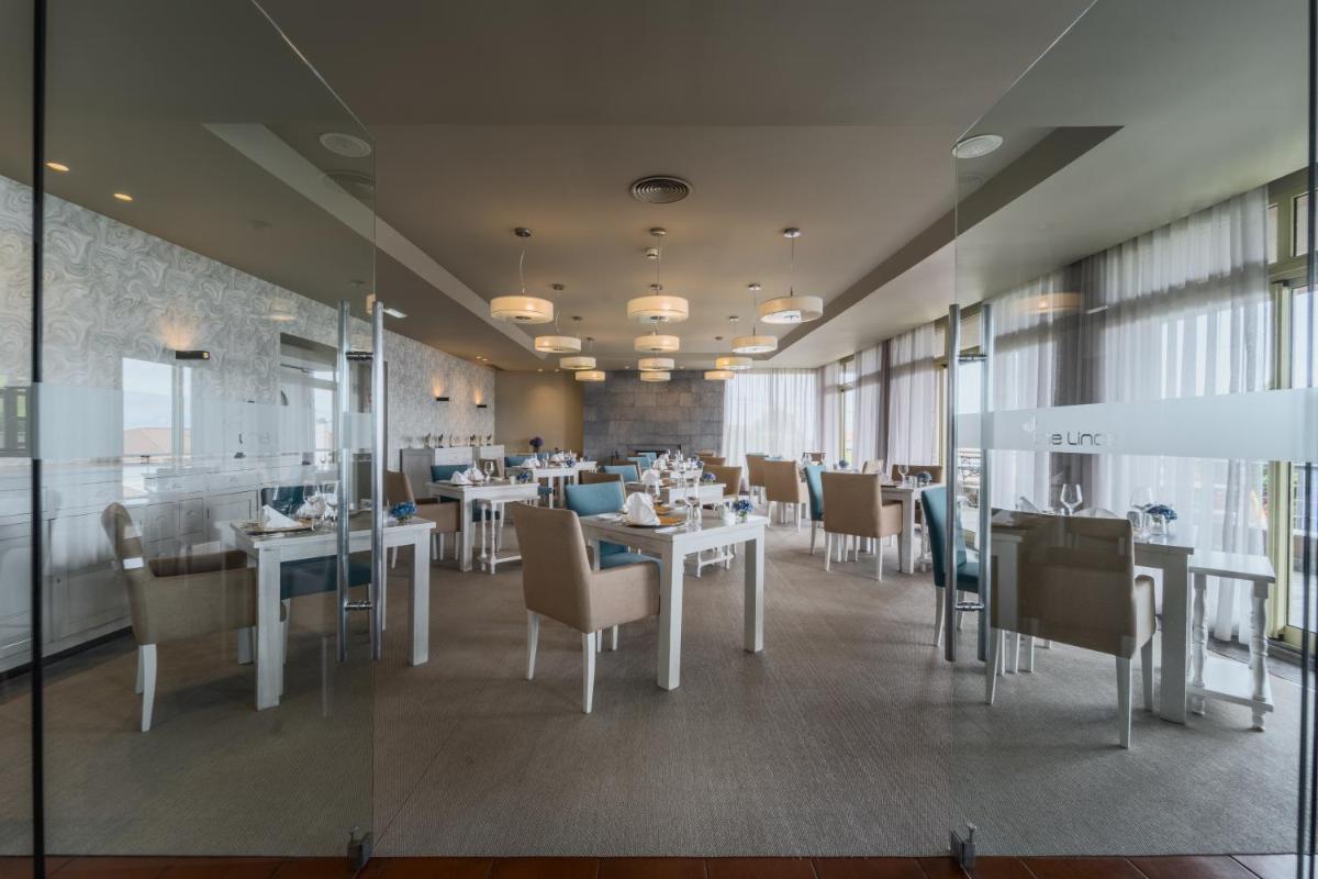Um restaurante ou outro lugar para comer em The Lince Nordeste