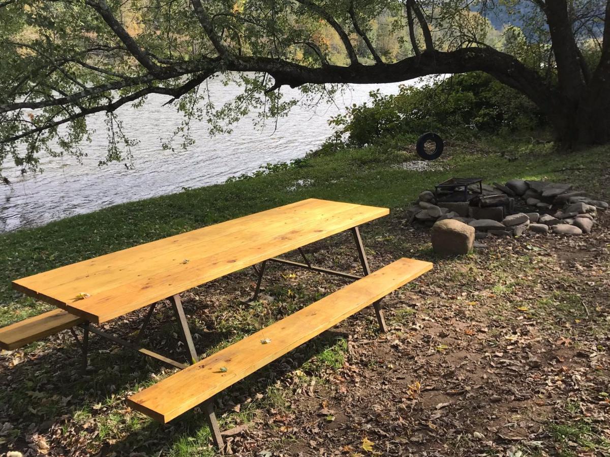 Tentrr - Adams River Run - Housity