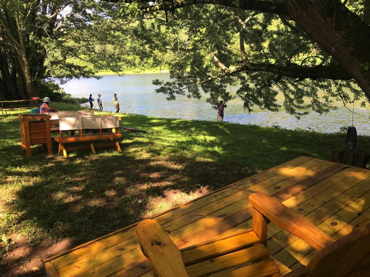 Tentrr - Adams River Run - Housity