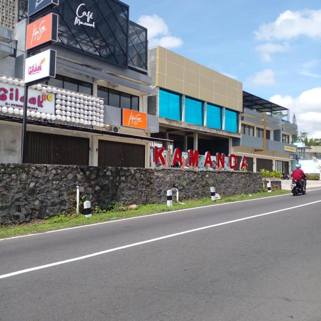 villa menawan di bawah kaki gunung - Housity