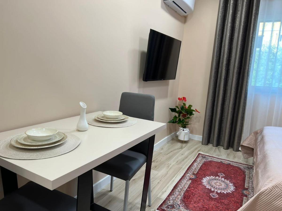 Suitetrails - Smart Home , Lovely Apartment in Tirana