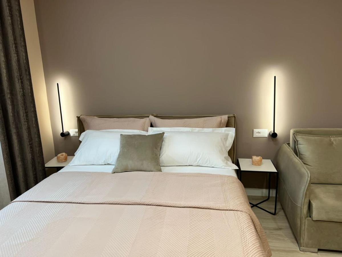 Suitetrails - Smart Home , Lovely Apartment in Tirana