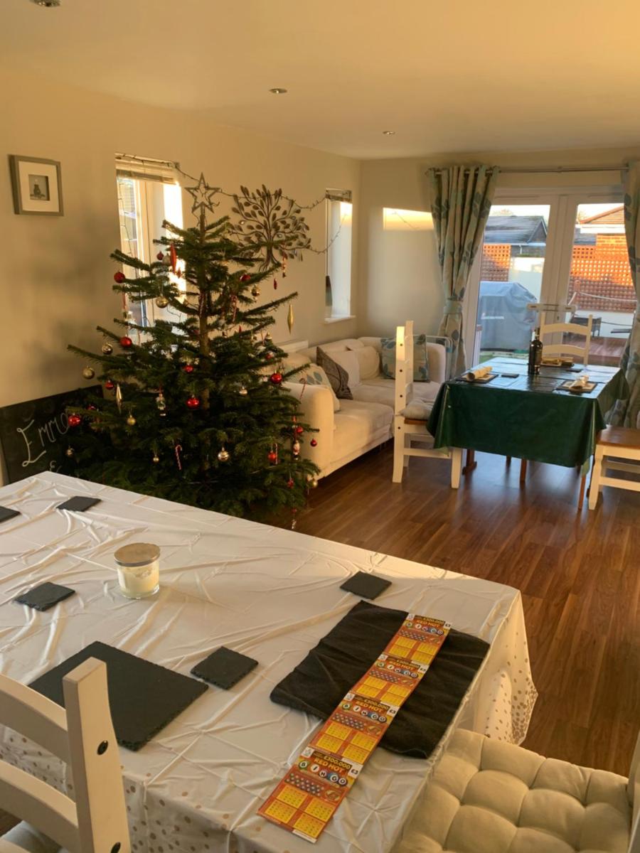 Impeccable Bungalow in Fair Oak Hampshire - Housity