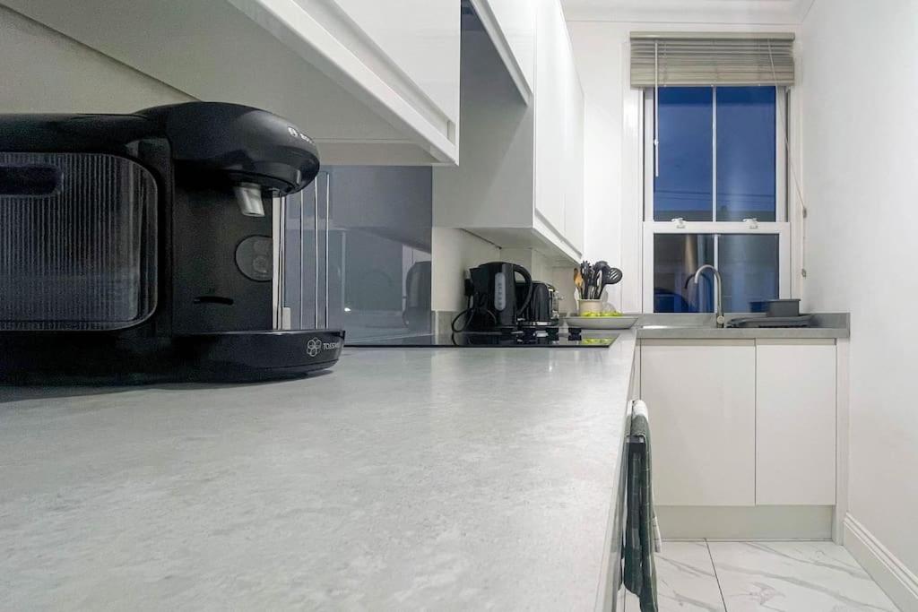 Cosy & Comfortable - Heart of Hove - Beach Getaway - Housity