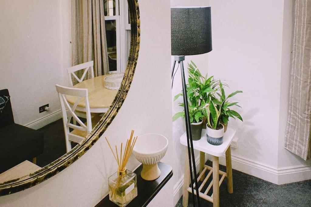 Cosy & Comfortable - Heart of Hove - Beach Getaway - Housity