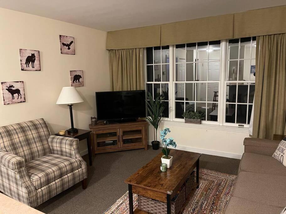 Deluxe Ski On Off 1BR Suite Sleeps 4 on Jiminy Mtn - Housity