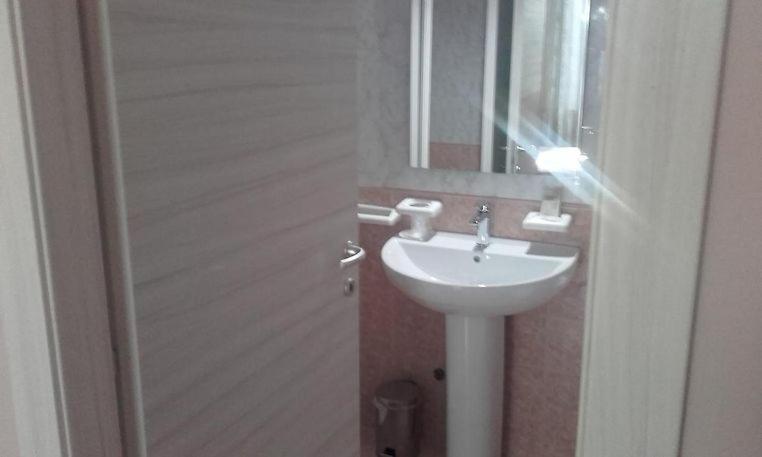 Hotel ELENA 1 SELF CHECK-IN - Housity