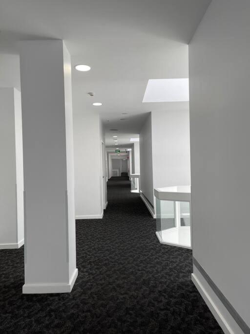 Studio 25/247 gouger st Ex hotel room 430 - Housity