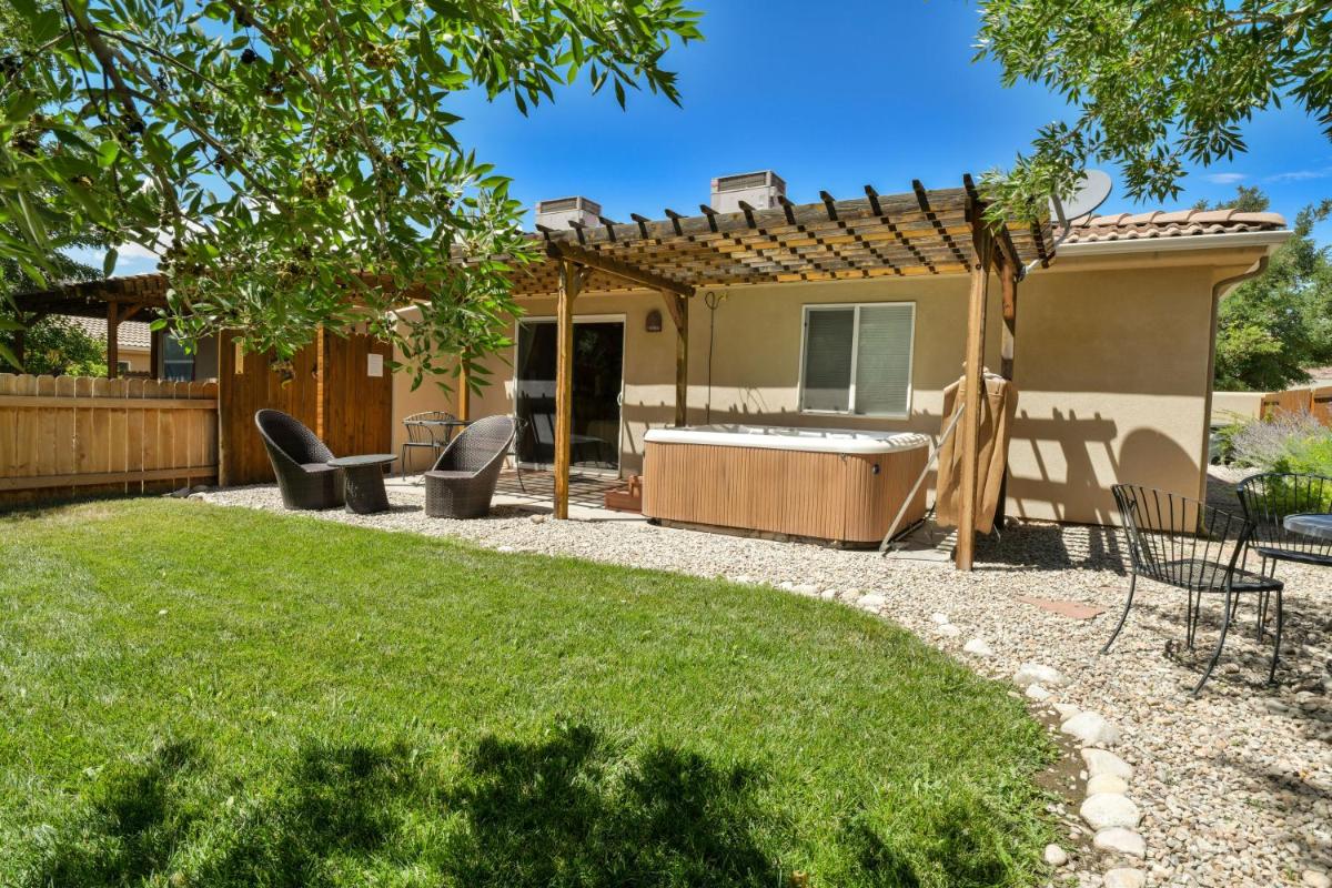 Cottonwoods 415 - Housity