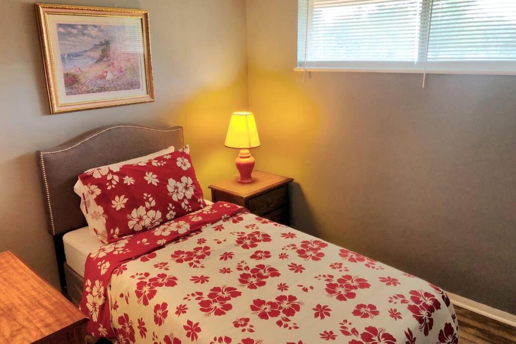 Cheerful 3-BR home near Downtown Dayton, Wright Patterson AFB and Airport - Housity