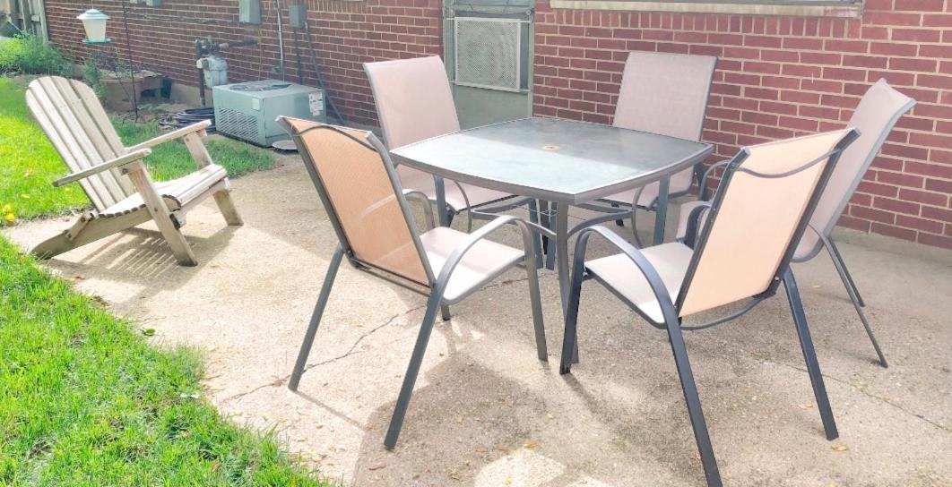 Cheerful 3-BR home near Downtown Dayton, Wright Patterson AFB and Airport - Housity