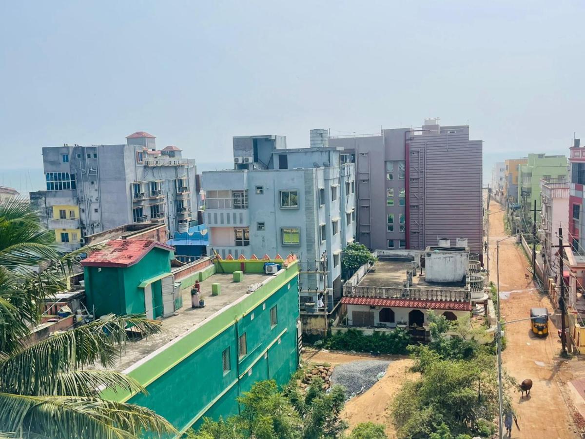 Royal Beach International - Housity